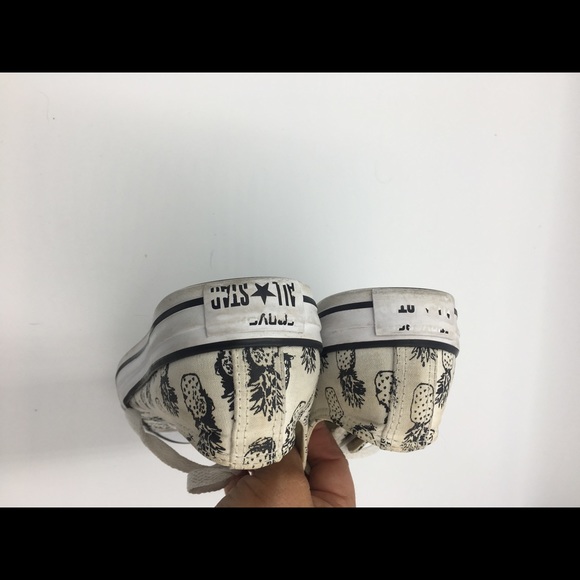 CONVERSE Pineapple Print Low Tops Size Women’s 6 - Picture 2 of 3